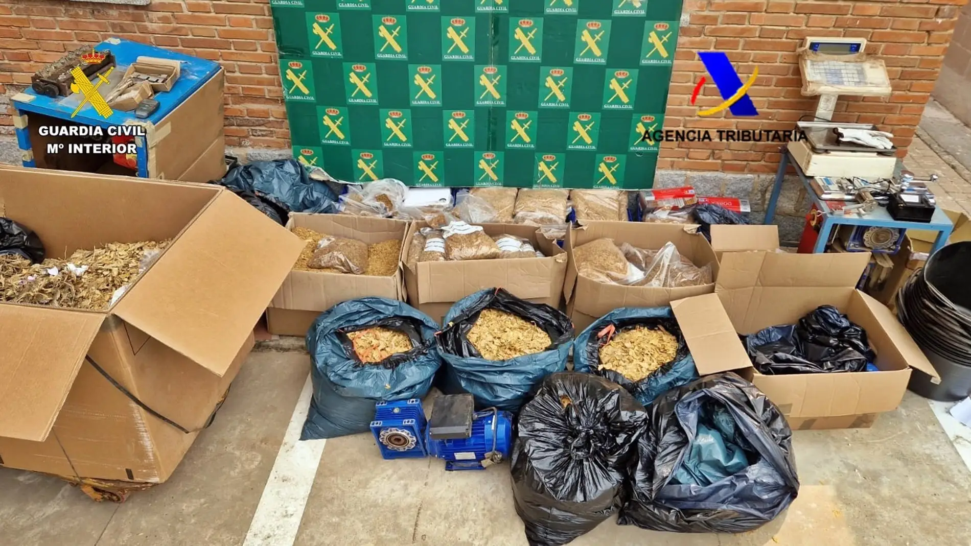 Desmantelados en Badajoz tres puntos de recepción, procesado y venta clandestina de picadura de tabaco