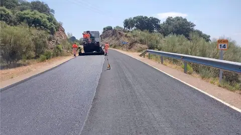 La Diputación cacereña rehabilita 14 kilómetros de la carretera de Bohonal de Ibor a la presa de Valdecañas La Diputación cacereña rehabilita 14 kilómetros de la carretera de Bohonal de Ibor a la presa de Valdecañas