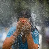 Hidratarse y protegerse del sol son las principales medidas a tomar frente a la ola de calor Hidratarse y protegerse del sol son las principales medidas a tomar frente a la ola de calor