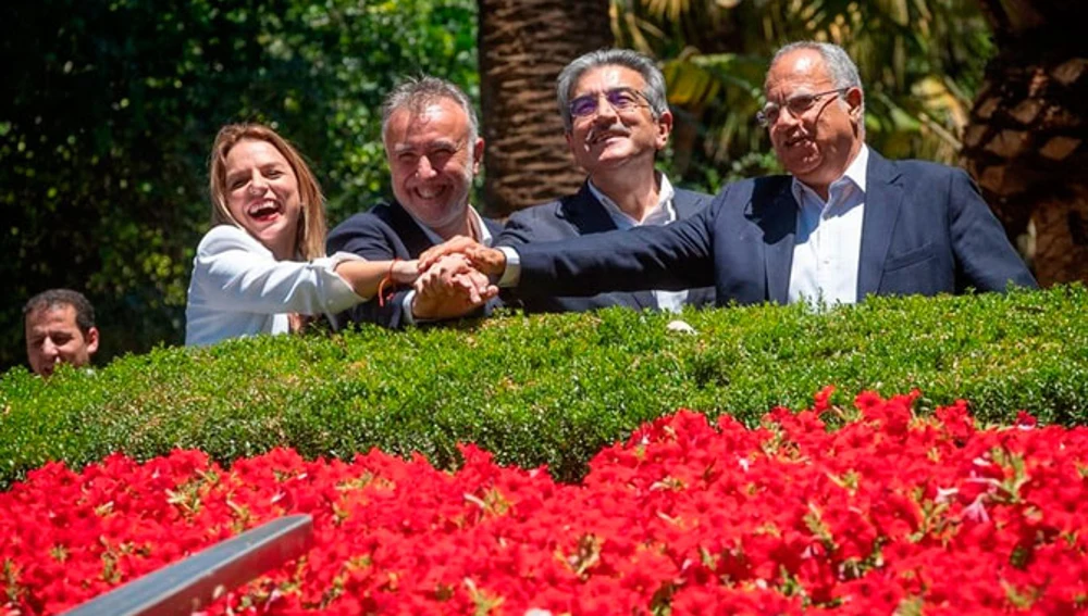 Noemí Santana (Podemos) | Ángel Víctor Torres (PSOE) | Román Rodríguez (NC) | Casimiro Curbelo (ASG) Noemí Santana (Podemos) | Ángel Víctor Torres (PSOE) | Román Rodríguez (NC) | Casimiro Curbelo (ASG)