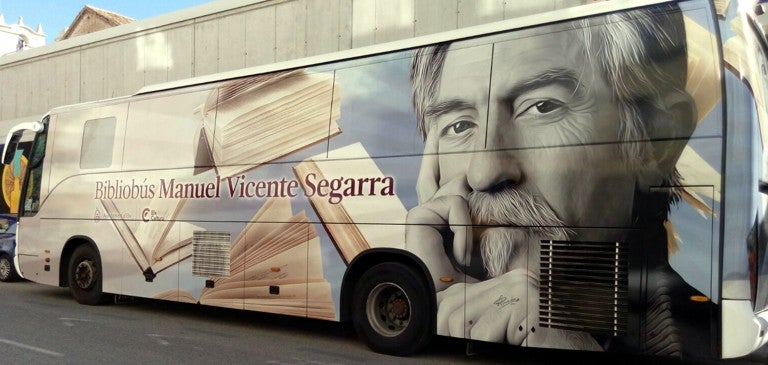 El bibliobús de Elche 'Manuel Vicente Segarra' va a prestar sus servicios durante este mes de julio en Los Arenales del Sol El bibliobús de Elche 'Manuel Vicente Segarra' va a prestar sus servicios durante este mes de julio en Los Arenales del Sol