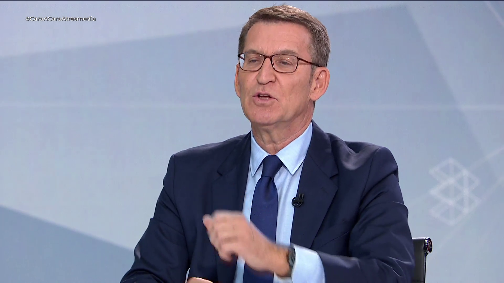 Feijóo critica la política económica de Sánchez y augura su marcha: "Nos dejará el pufo de la deuda" Feijóo critica la política económica de Sánchez y augura su marcha: "Nos dejará el pufo de la deuda"