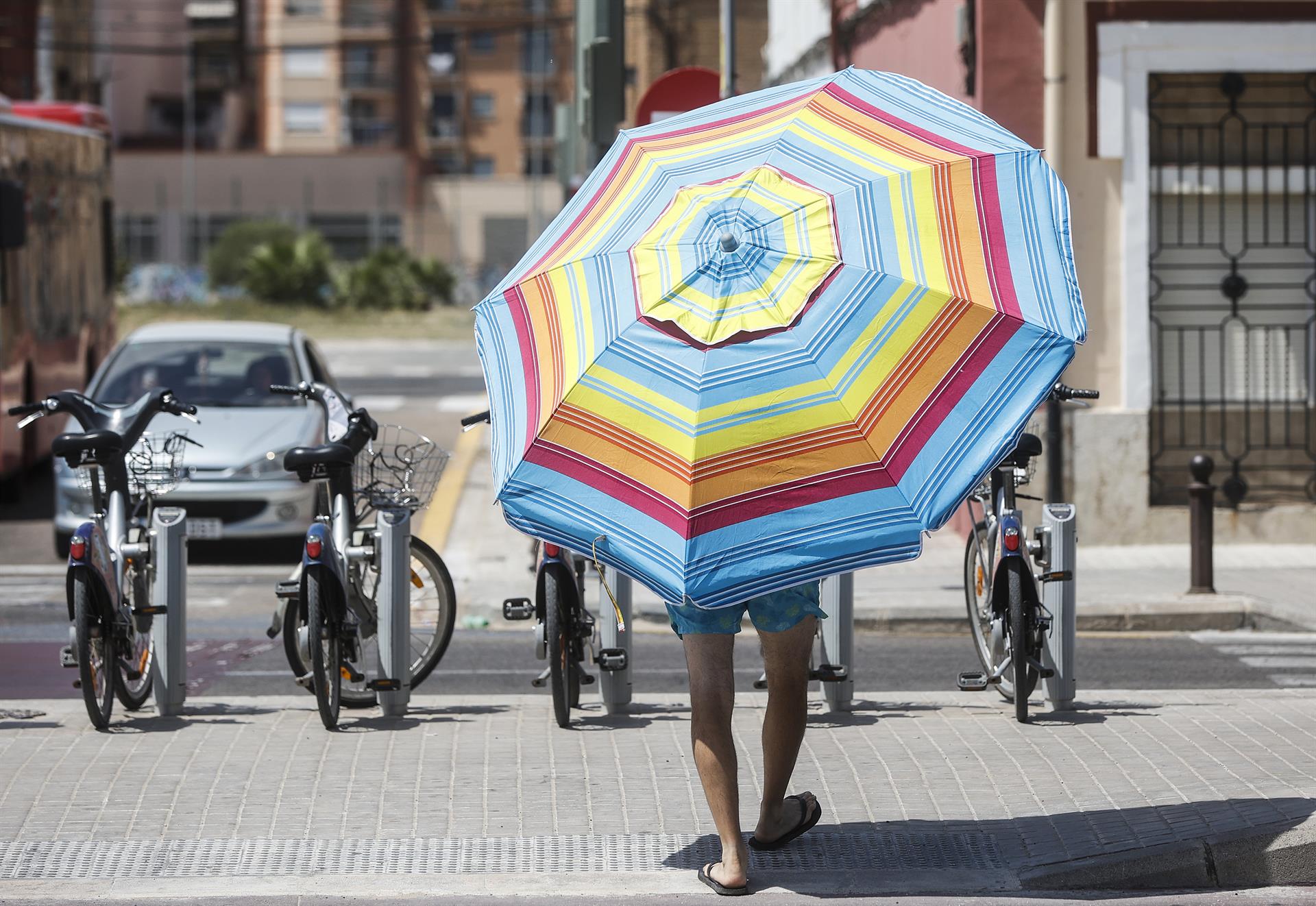 El Ayuntamiento de València alerta de la ola de calor y la previsión de noches tropicales El Ayuntamiento de València alerta de la ola de calor y la previsión de noches tropicales