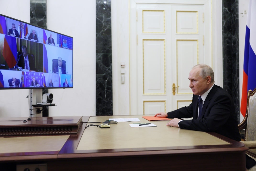 Putin se reúne con el líder del grupo Wagner para aminorar tensiones tras el intento de rebelión Putin se reúne con el líder del grupo Wagner para aminorar tensiones tras el intento de rebelión