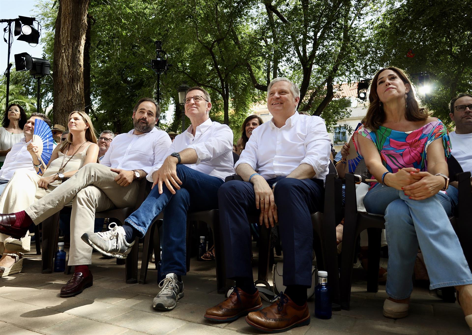 Feijóo en Ciudad Real: "El PP ganará en la región y me comprometo a atender y entender a Castilla-La Mancha" Feijóo en Ciudad Real: "El PP ganará en la región y me comprometo a atender y entender a Castilla-La Mancha"
