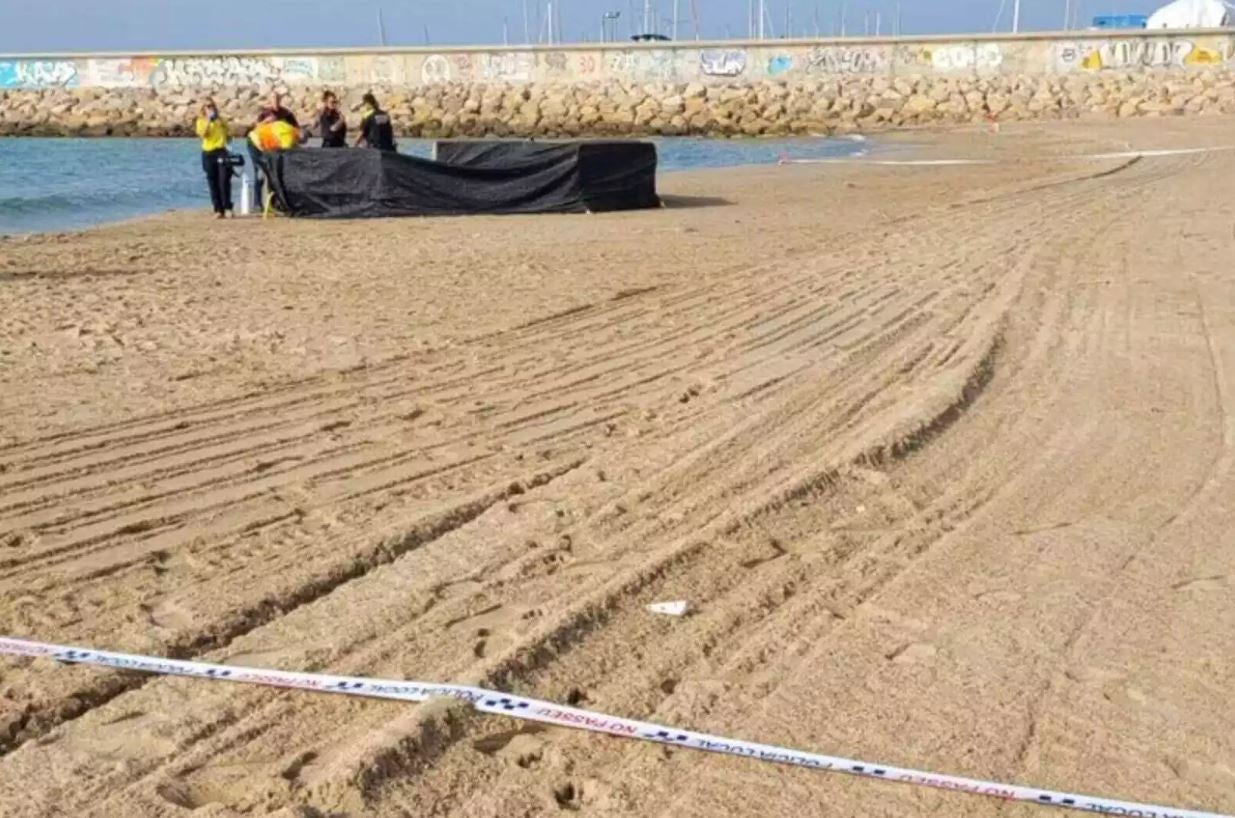 Aparece el cadáver de un niño de unos dos años en una playa de la Costa Daurada Aparece el cadáver de un niño de unos dos años en una playa de la Costa Daurada