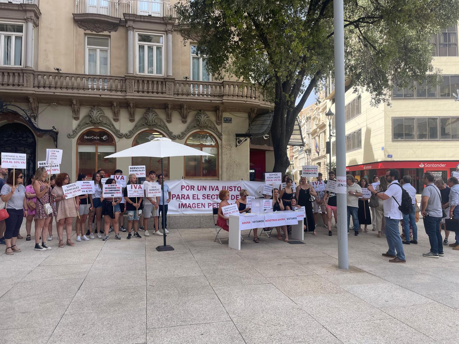 El sector de la imagen personal exige al gobierno la restitución del IVA al 10% El sector de la imagen personal exige al gobierno la restitución del IVA al 10%