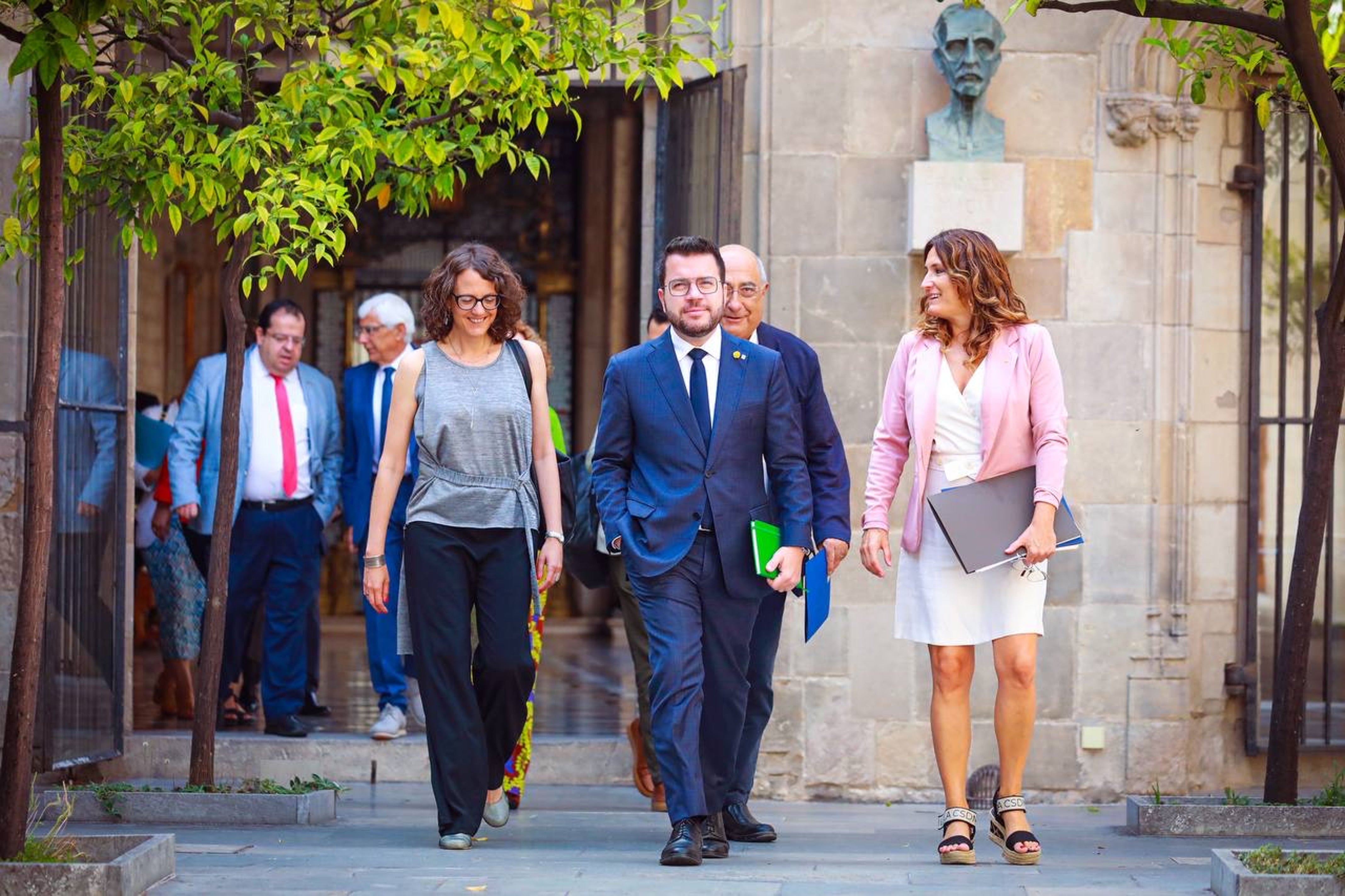 El Govern aprova la gruïtat del telèfon d'informació 012 abans d'un any i elimina la cita prèvia obligatòria El Govern aprova la gruïtat del telèfon d'informació 012 abans d'un any i elimina la cita prèvia obligatòria