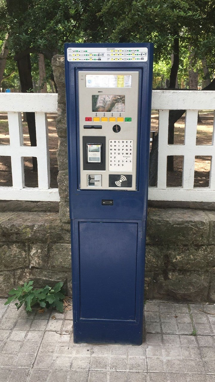 Detenido por los daños causados en tres parquímetros Detenido por los daños causados en tres parquímetros