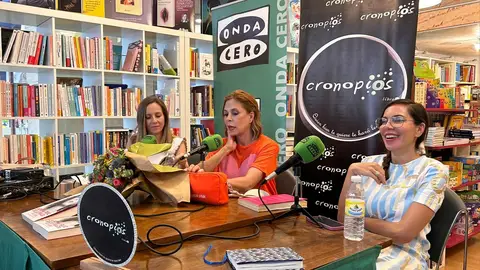 Ágatha Ruiz de la Prada durante la presentación en la librería Cronopios de Pontevedra Ágatha Ruiz de la Prada presenta sus memorias bajo el título de “Mi historia” en Pontevedra