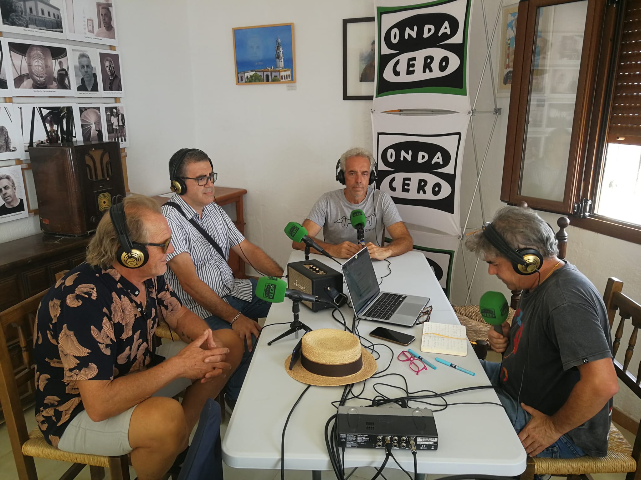 "Nos hemos encontrado los despachos sin ordenadores (en el Ayuntamiento de Carboneras)" "Nos hemos encontrado los despachos sin ordenadores (en el Ayuntamiento de Carboneras)"