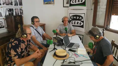 El nuevo alcalde de Carboneras, Felipe Cayuela, visita el faro de Mesa Roldán con Más de Uno Almería Onda Cero Almería