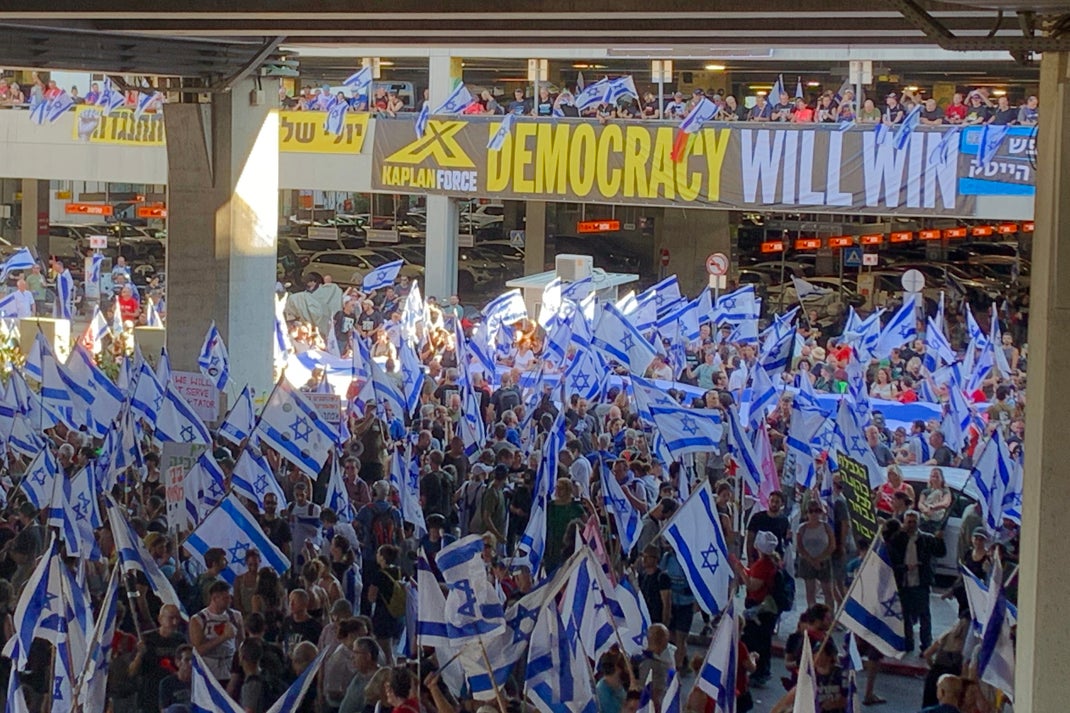 La Policía de Israel detiene a 73 personas durante las protestas contra la reforma judicial La Policía de Israel detiene a 73 personas durante las protestas contra la reforma judicial