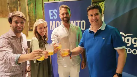 Andrés Menéndez, Esther Llamazares, Álvaro Queipo y Silverio Argüelles, en un acto del PP en Oviedo Andrés Menéndez, Esther Llamazares, Álvaro Queipo y Silverio Argüelles, en un acto del PP en Oviedo