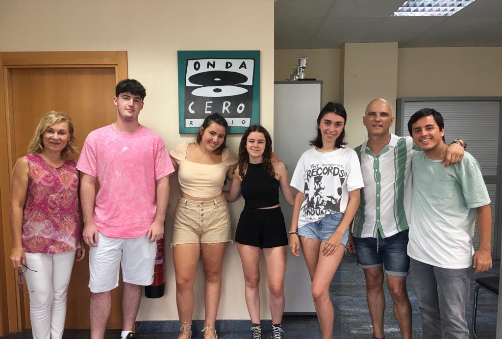Parte del alumnado con mejores notas de PAU de Sagunto cuentan su experiencia en Onda Cero Parte del alumnado con mejores notas de PAU de Sagunto cuentan su experiencia en Onda Cero