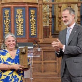 Felipe VI entrega a la viróloga Ana Fernández-Sesma el galardón Camino Real en el Paraninfo de la Universidad de Alcalá