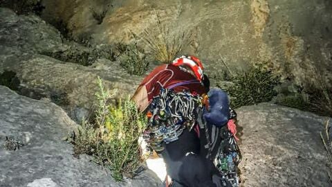 Bomberos rescatan escalador en Polop