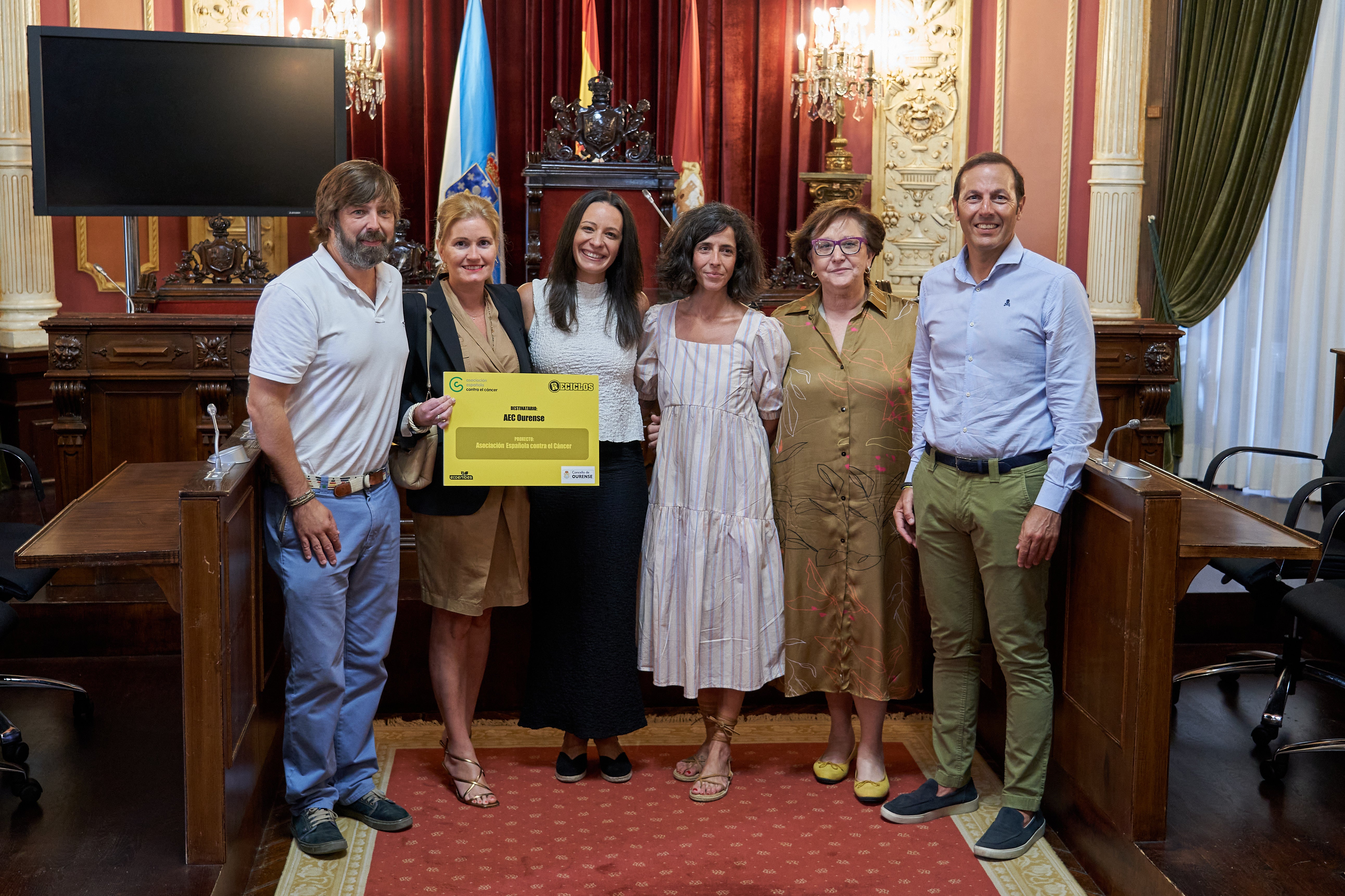 O Concello de Ourense e Ecoembes entréganlle á Asociación Española Contra o Cancro a doazón realizada polos usuarios de 'Reciclos' O Concello de Ourense e Ecoembes entréganlle á Asociación Española Contra o Cancro a doazón realizada polos usuarios de 'Reciclos'