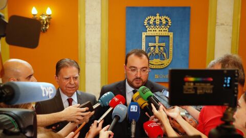 Visita institucional de Adri&aacute;n Barb&oacute;n al Ayuntamiento de Oviedo
