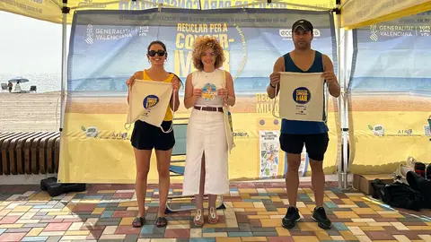 “Reciclar para ConserMar” informa en la playa La Glea-Campoamor de los beneficios del reciclaje reciclaje