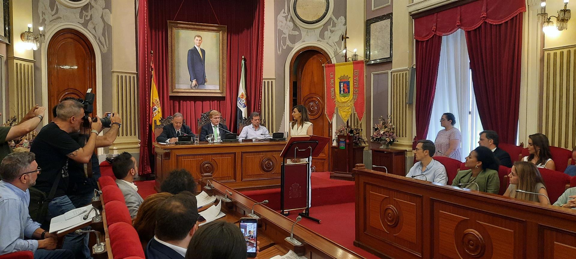 El pleno del Ayuntamiento de Badajoz aprueba unánimemente una rebaja del IBI para familias numerosas e instalación de paneles solares El pleno del Ayuntamiento de Badajoz aprueba unánimemente una rebaja del IBI para familias numerosas e instalación de paneles solares