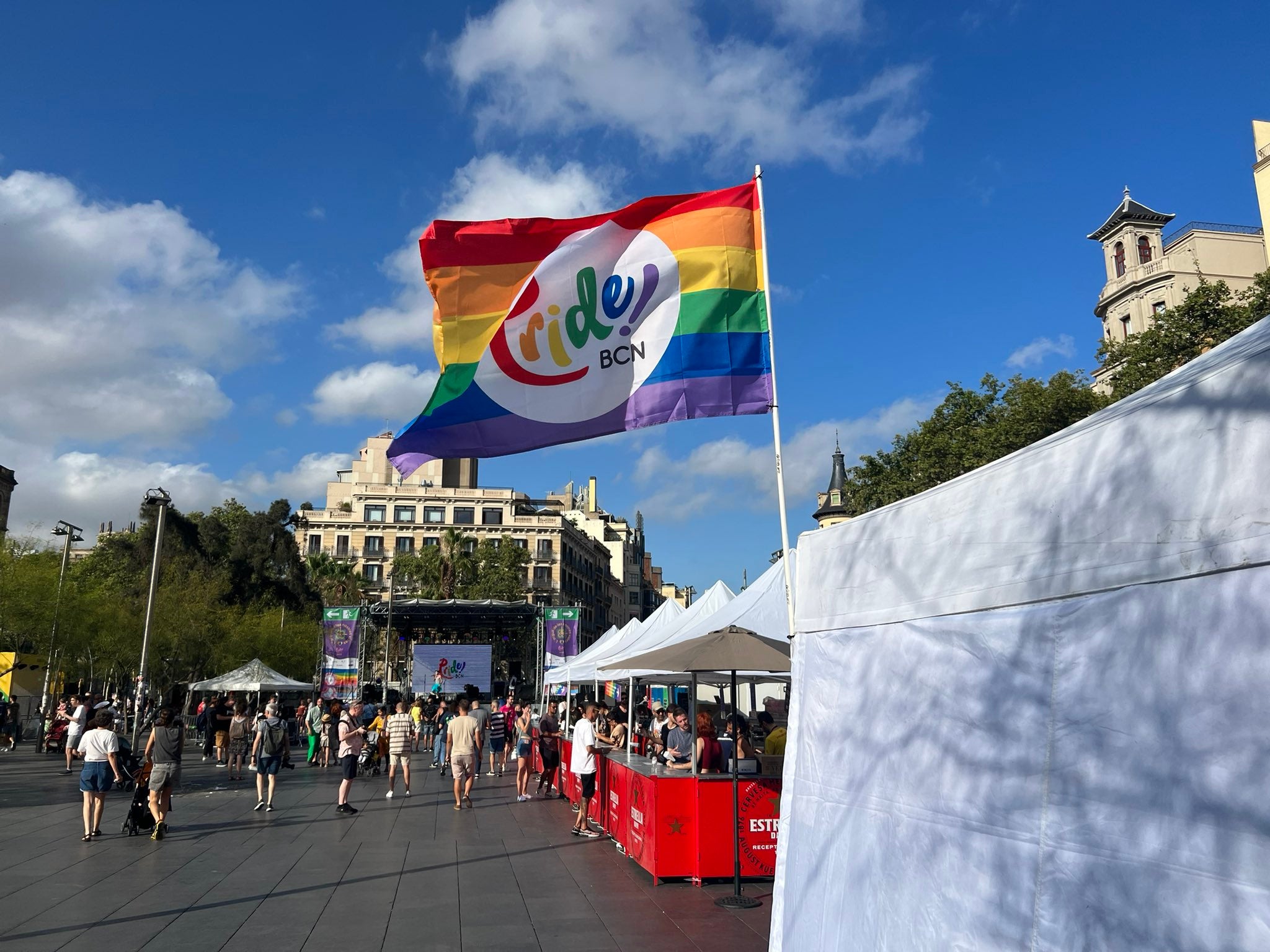 El Pride 2023 torna a Barcelona en la seva 16a edició per celebrar l’orgull del col·lectiu LGTBIQ+ El Pride 2023 torna a Barcelona en la seva 16a edició per celebrar l’orgull del col·lectiu LGTBIQ+