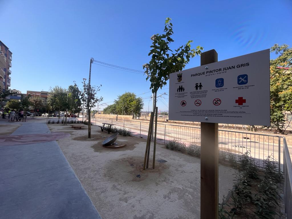 Villena abre los parques ‘Juan Gris’ y ‘Personal Sanitario’ tras sus remodelaciones Villena abre los parques ‘Juan Gris’ y ‘Personal Sanitario’ tras sus remodelaciones