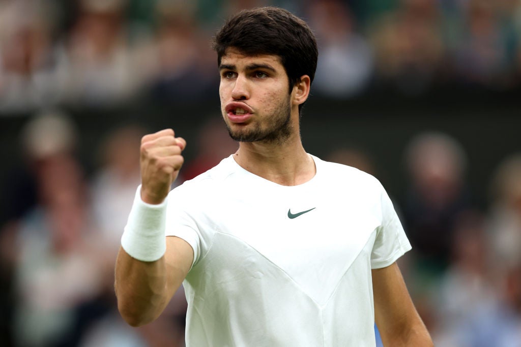 Alcaraz arrasa a Medvedev y se cita con Djokovic en la gran final Alcaraz arrasa a Medvedev y se cita con Djokovic en la gran final
