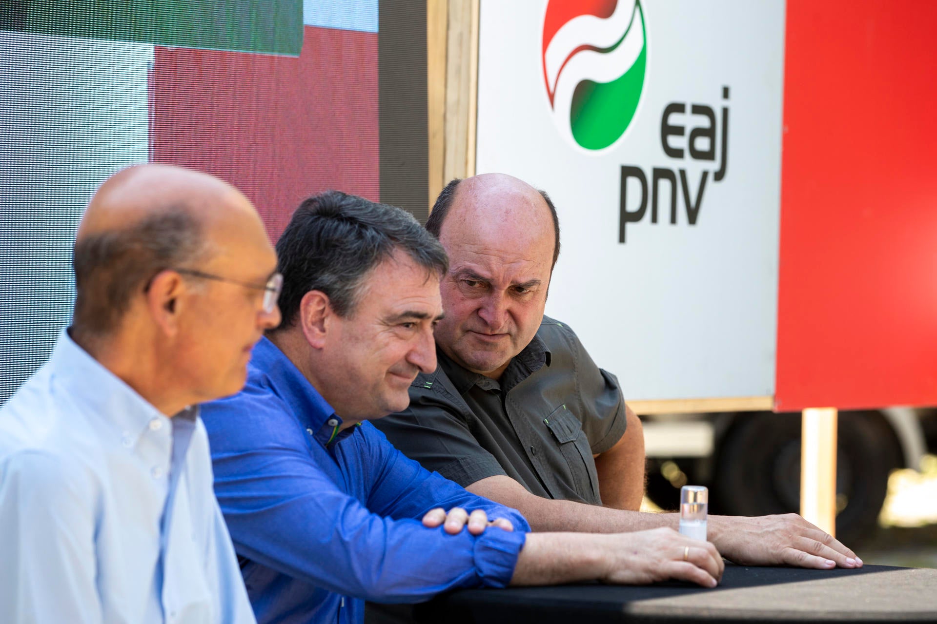 El PNV, contra Feijóo: "Cada vez que abre la boca Bildu gana cien votos" El PNV, contra Feijóo: "Cada vez que abre la boca Bildu gana cien votos"