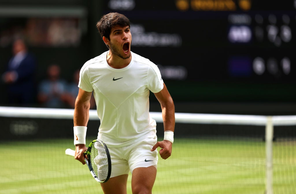 Carlos Alcaraz remonta ante Djokovic y se corona como ganador de Wimbledon en una espectacular final a cinco sets Carlos Alcaraz remonta ante Djokovic y se corona como ganador de Wimbledon en una espectacular final a cinco sets