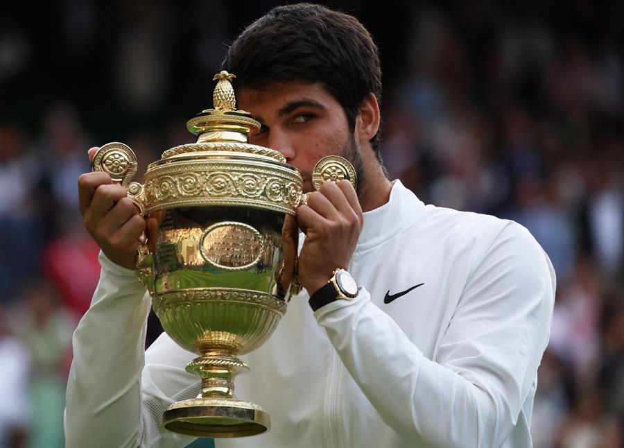Alcaraz, sobre lo que hizo antes de ganar Wimbledon: "Me eché una siestecita. La rutina hay que cumplirla" Alcaraz, sobre lo que hizo antes de ganar Wimbledon: "Me eché una siestecita. La rutina hay que cumplirla"