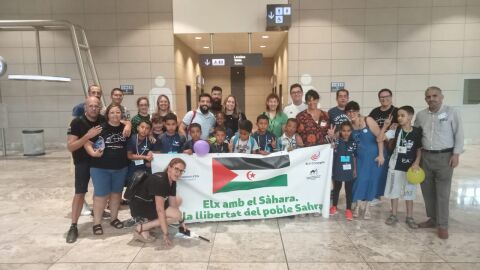 Llegada de los ni&ntilde;os saharauis al Aeropuerto Alicante-Elche Miguel Hern&aacute;ndez.