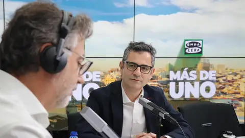 El ministro de Presidencia, Félix Bolaños, durante su entrevista con Carlos Alsina en 'Más de uno'