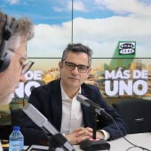 El ministro de Presidencia, Félix Bolaños, durante su entrevista con Carlos Alsina en 'Más de uno'