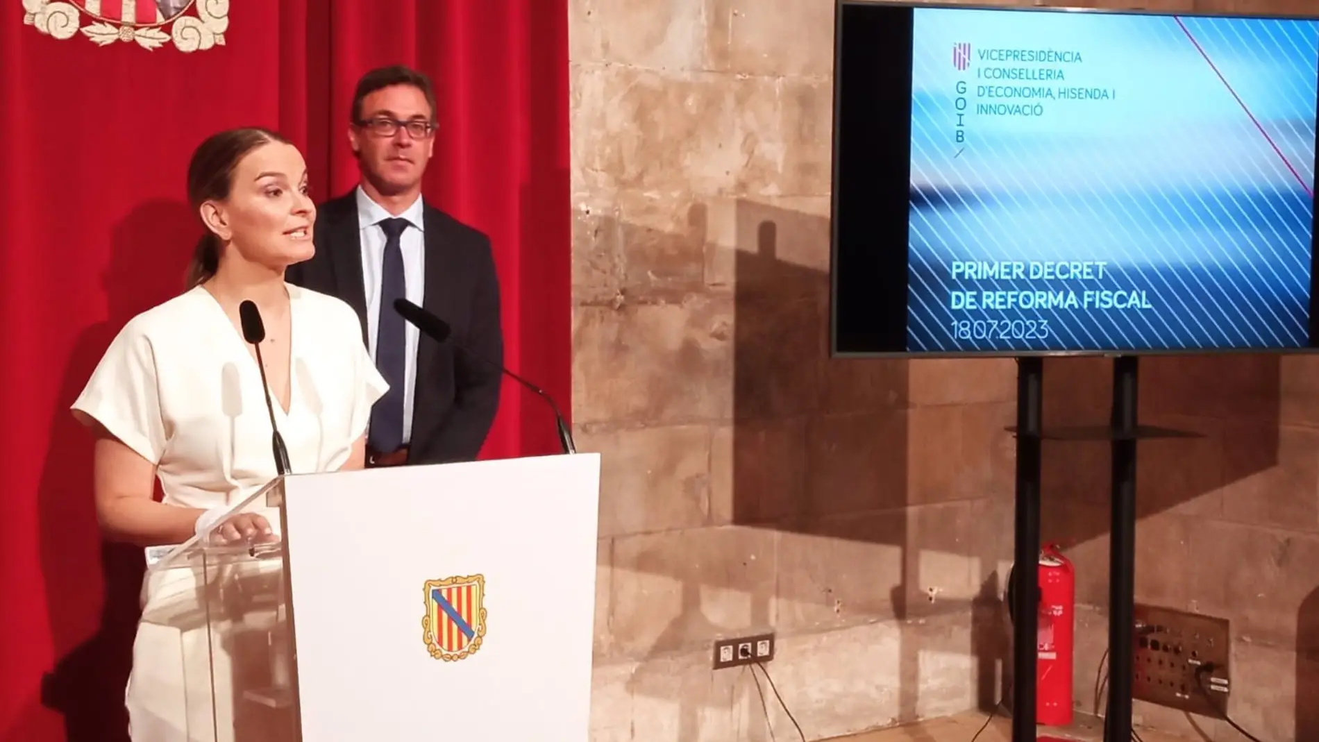 La presidenta del Govern, Marga Prohens, y el portavoz del Ejecutivo, Antoni Costa.