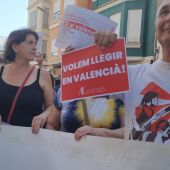Una concentración en Borriana protesta contra "la censura y valencianofobia": "Queremos leer en valenciano"
