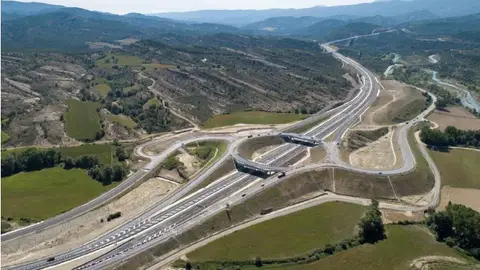 El Ministerio licitó el tramo entre Lanave y Sabiñánigo por unos 98 millones de euros El Ministerio licitó el tramo entre Lanave y Sabiñánigo por unos 98 millones de euros