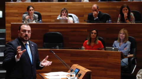 Adri&aacute;n Barb&oacute;n, en la sesi&oacute;n de investidura