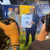 Pelayo Collantes, director marketing de Alimerka y Manuel Paredes consejero del Real Oviedo