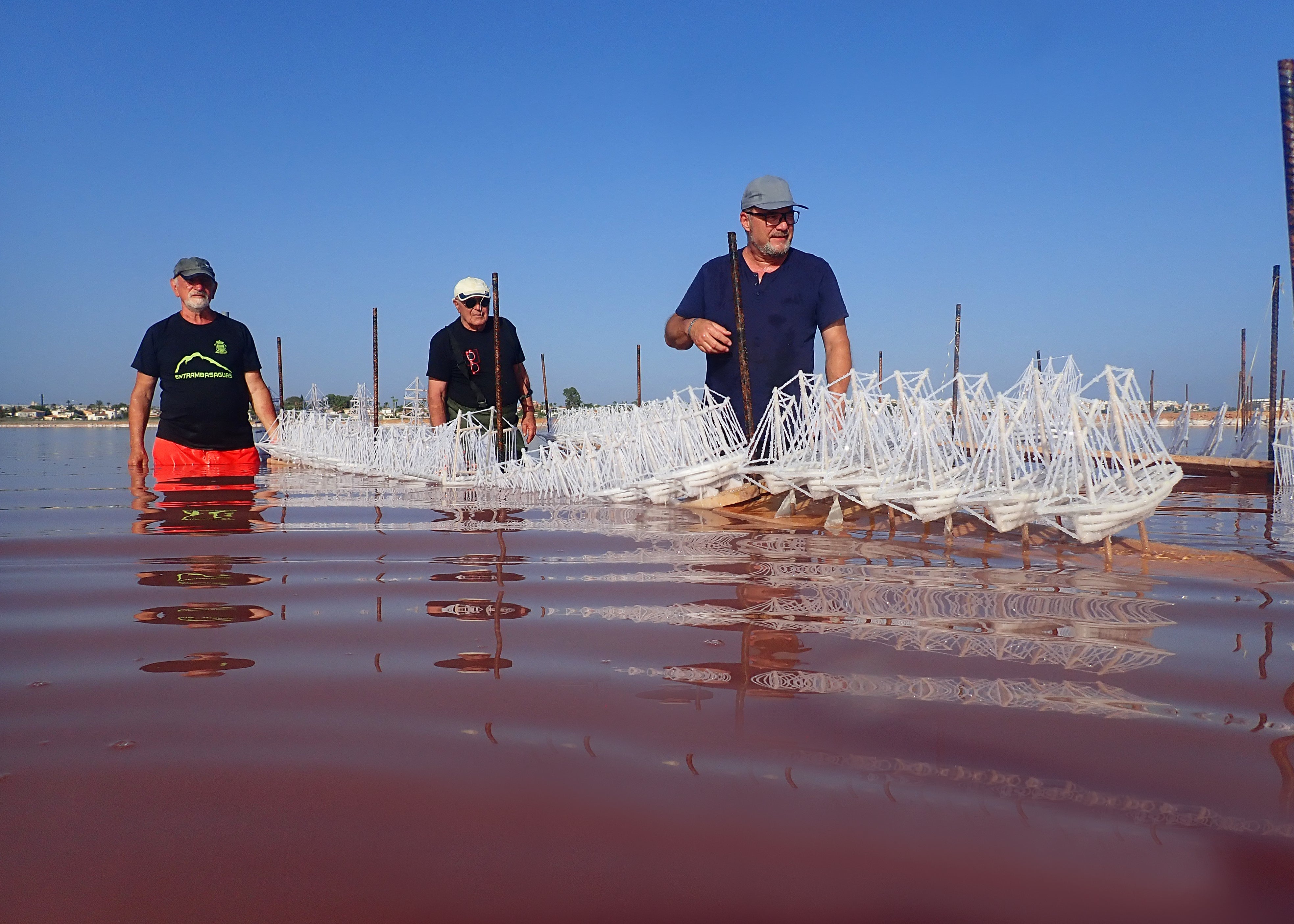 El arte del cuaje salinero de Torrevieja finaliza temporada con la Escuela Municipal y el IES Mediterráneo El arte del cuaje salinero de Torrevieja finaliza temporada con la Escuela Municipal y el IES Mediterráneo
