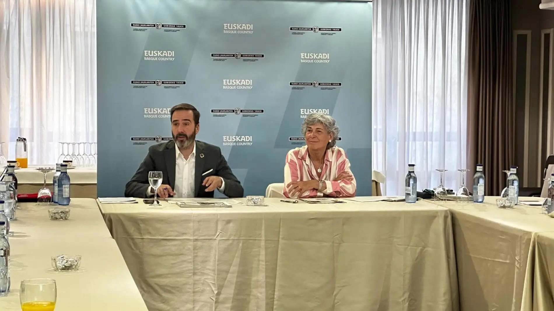 Javier Hurtado y Elena Moreno presentan el barómetro