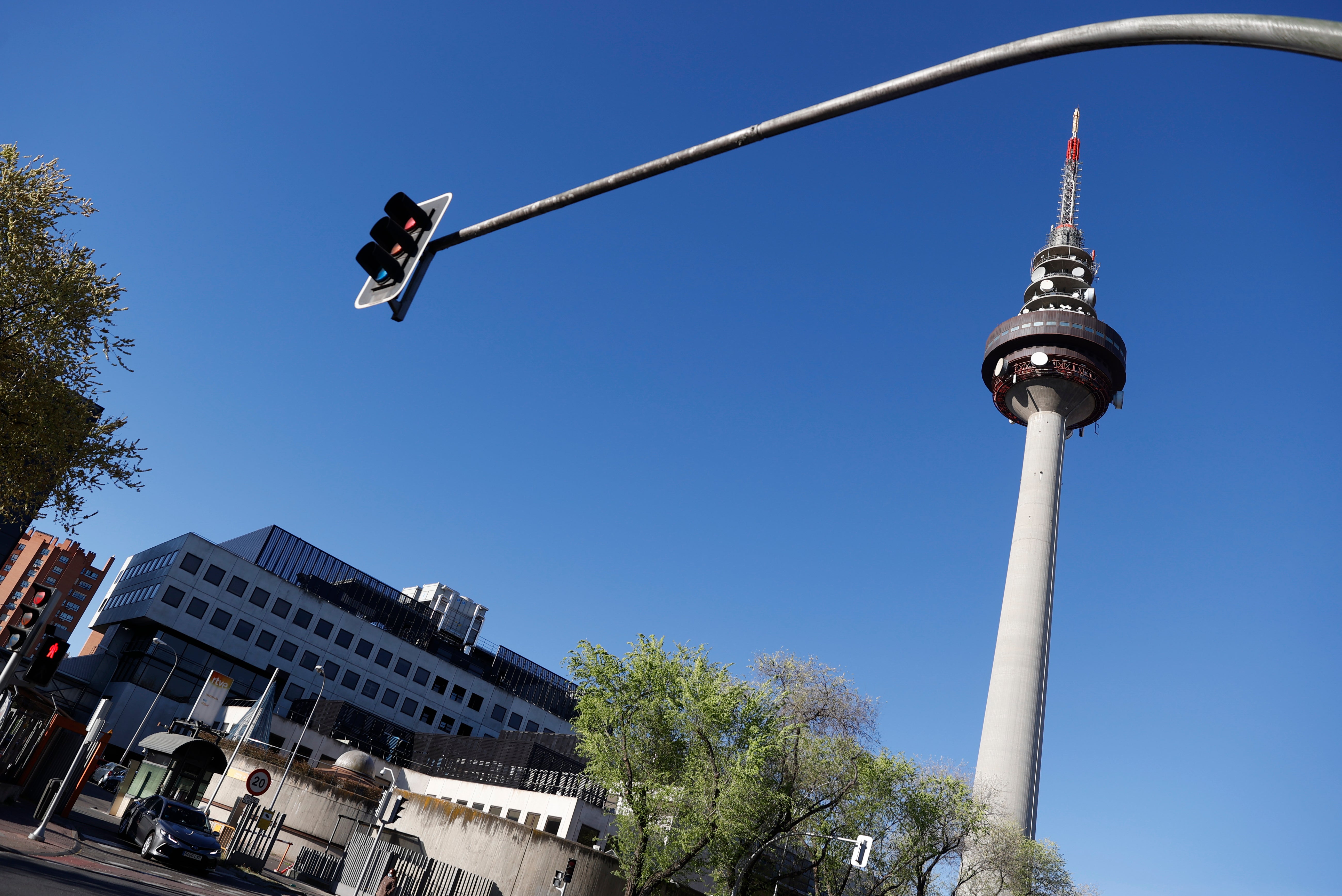 RTVE suspende el examen de oposición para informador tras una "filtración de las preguntas" RTVE suspende el examen de oposición para informador tras una "filtración de las preguntas"