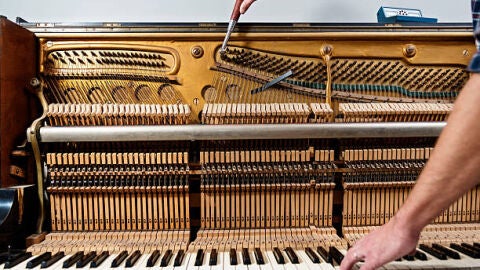 Gij&oacute;n acoge un nuevo curso para afinadores de pianos
