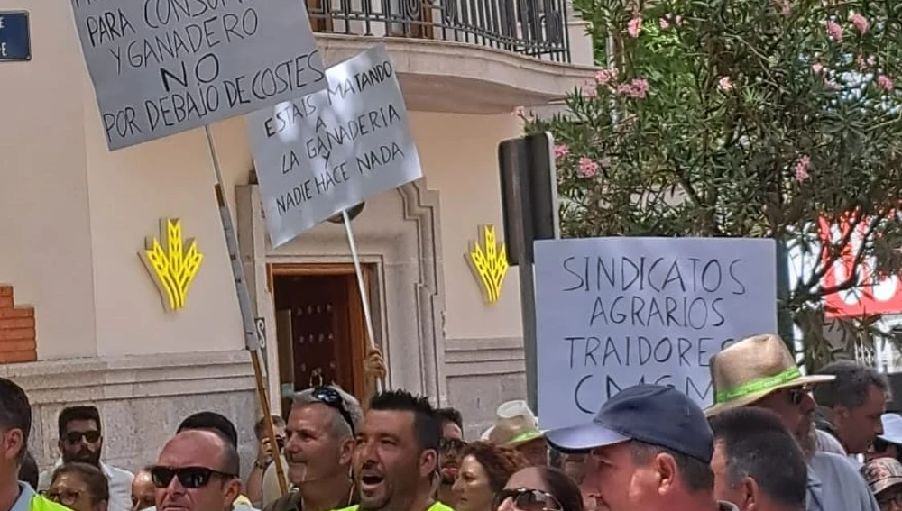 Pancartas manifestación ganaderos en Ciudad Real