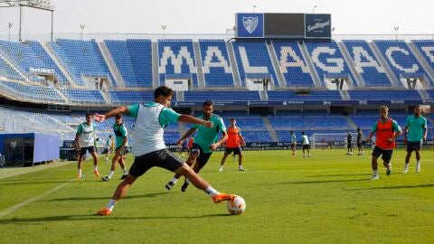 Primer entrenamiento del M&aacute;laga CF en La Rosaleda