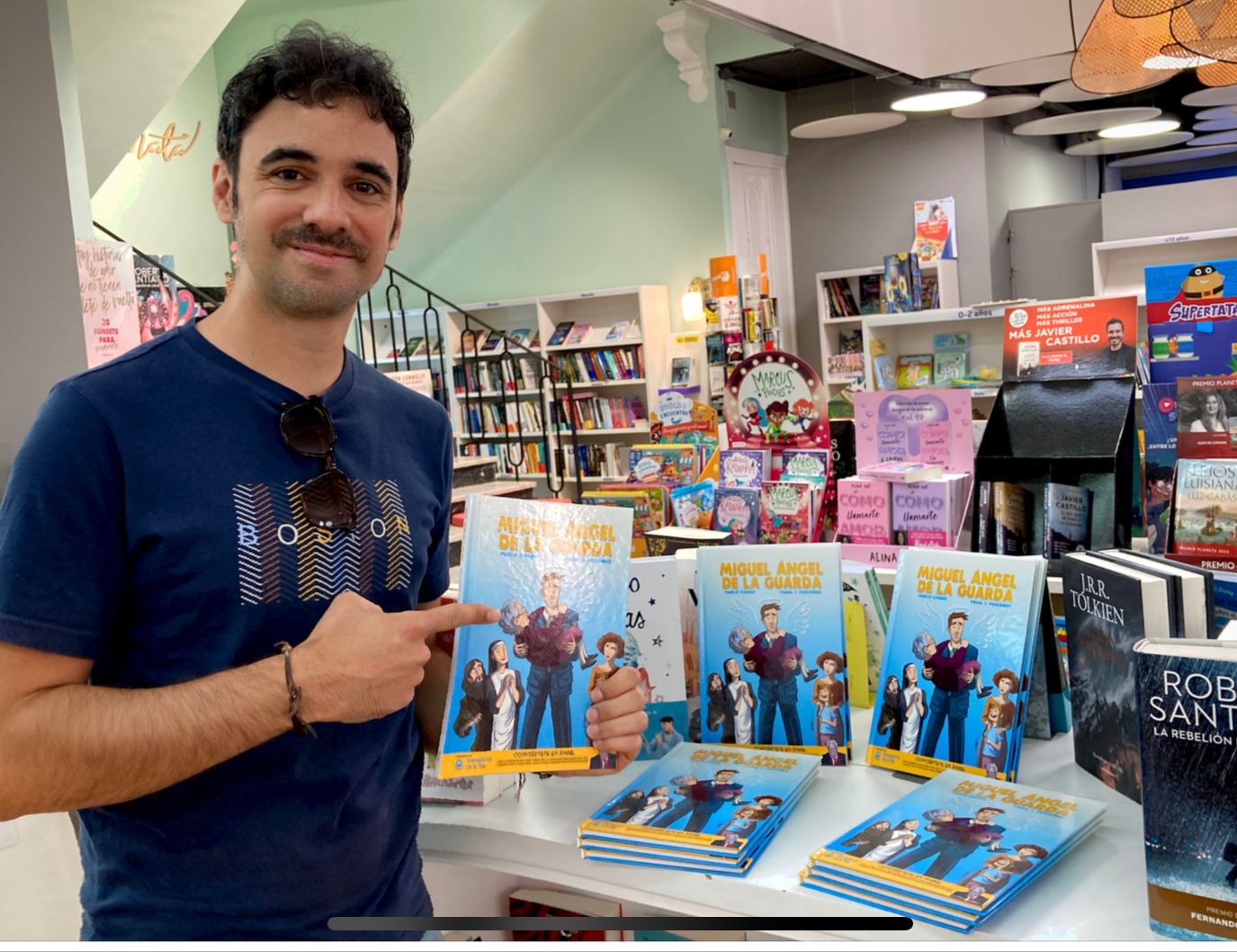 Pablo Conde, promociona su libro solidario para el Día de los Abuelos Pablo Conde, promociona su libro solidario para el Día de los Abuelos