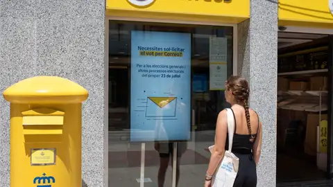 Imagen de una oficina de correos Imagen de una oficina de correos