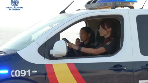 Agentes de la Policía Nacional de servicio en Menorca. Agentes de la Policía Nacional de servicio en Menorca.