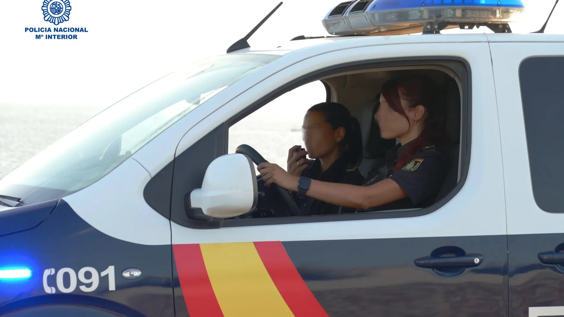 Agentes de la Policía Nacional de servicio en Menorca. 