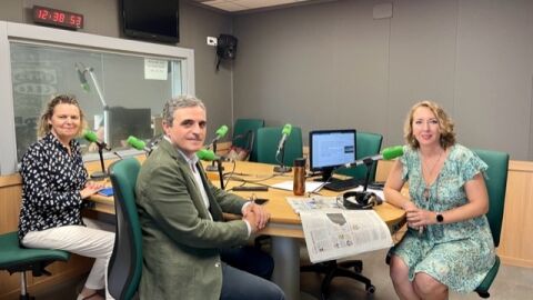 Los candidatos del PP balear al Congreso y al Senado, Jos&eacute; Vicente Mar&iacute; Boss&oacute; y Mar&iacute;a Salom, respectivamente, en los estudios de Onda Cero Mallorca, junto a Elka Dimitrova